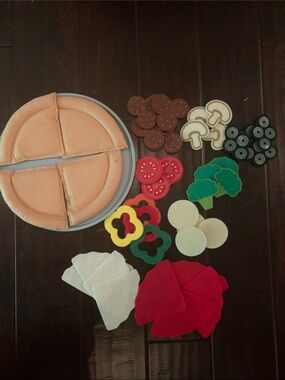 Melissa & Doug Pretend Play Pizza Set with Felt Toppings - Multicolor
